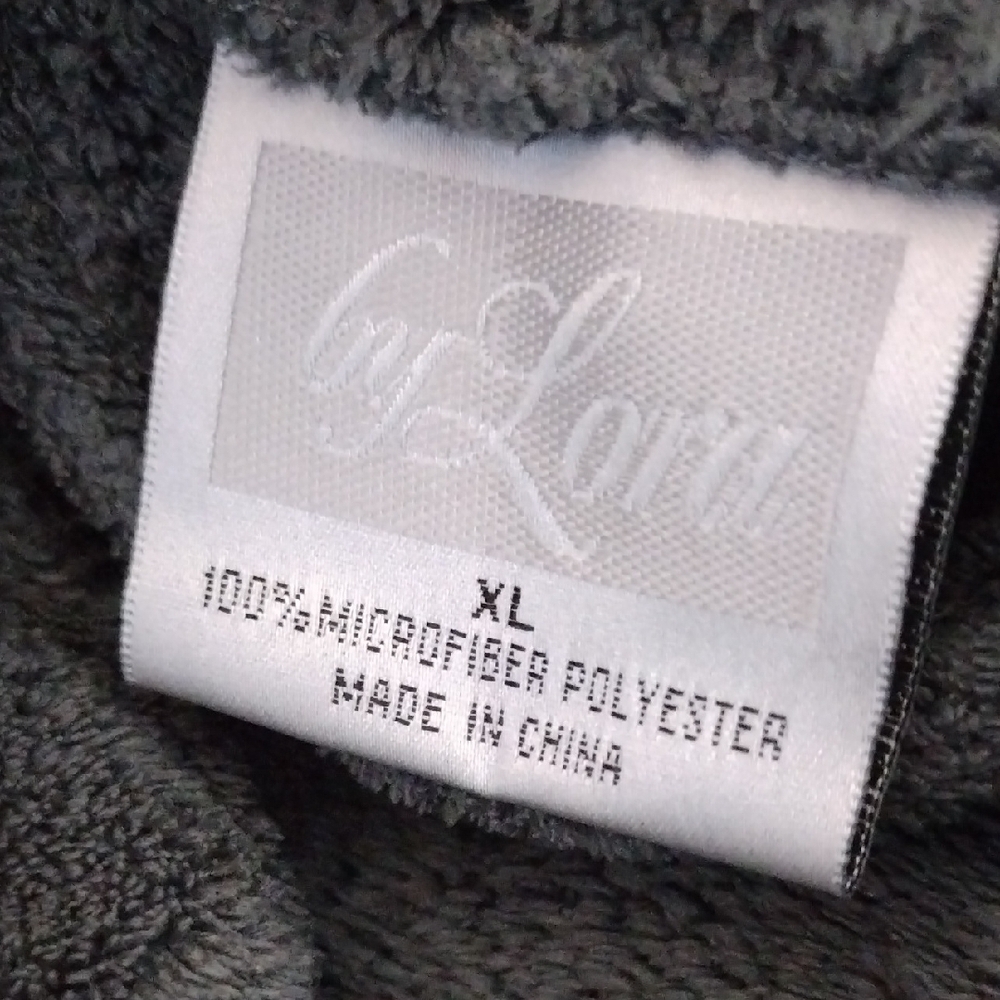 Cozy Gray Hooded Bathrobe - Picture 3 of 7